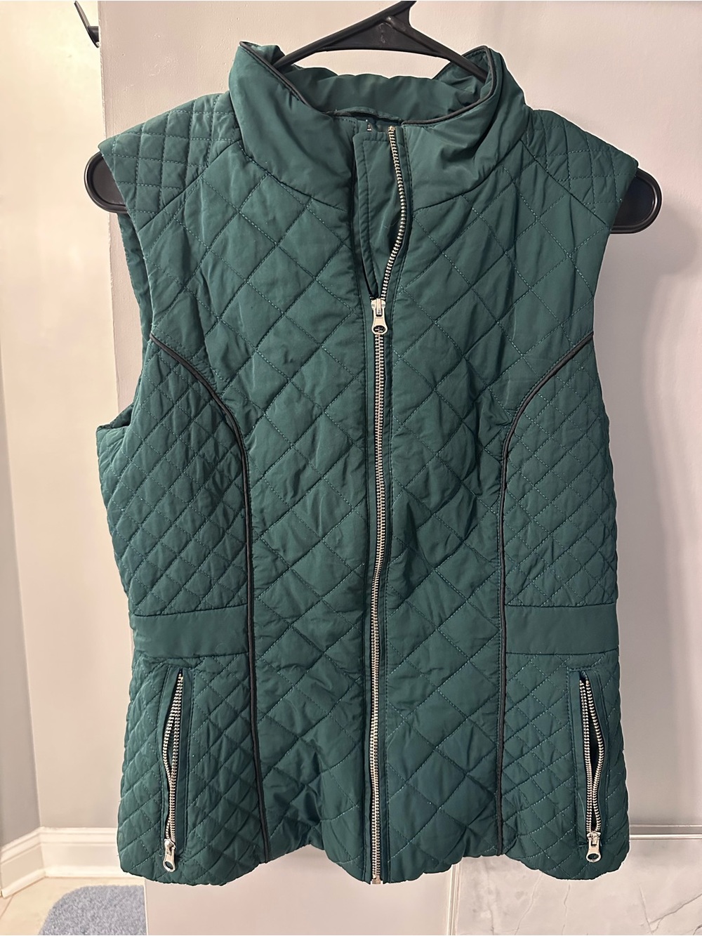 New York & Company Quilted Sleeveless Vest in Teal